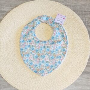 babero pico flores azules